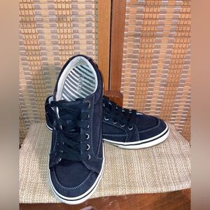 Taos Footwear | Moc Star Black Distressed Sneakers - Size 6.5